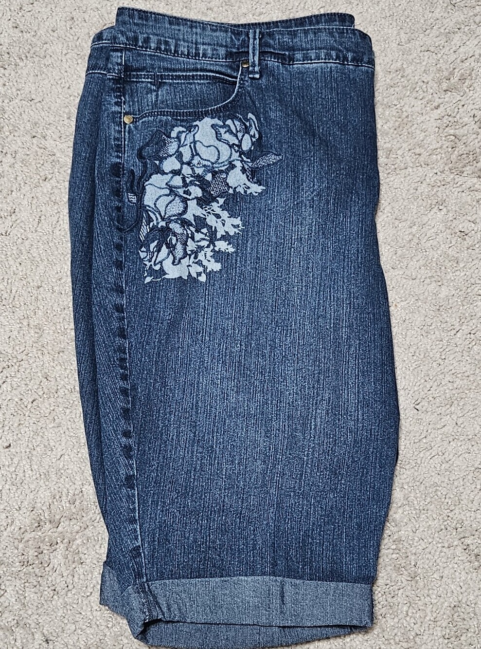 Gloria Vanderbilt Dark Blue Embroidered Cropped Jeans